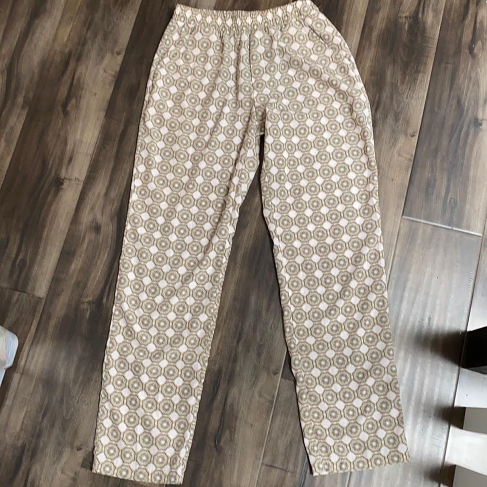 Elastic waist pants.